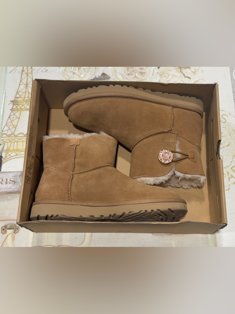 UGG NEW W/BOX Mini Bailey Button With Crystals Size 7